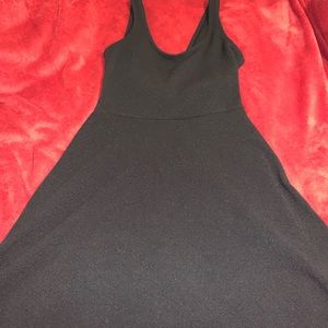 Simple chic black dress!